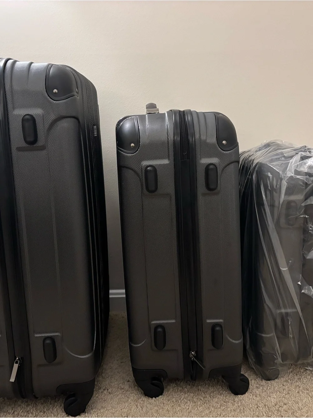 Kenneth Cole REACTION “Out of Bounds” hardshell 4wheel luggage (3 piece set)